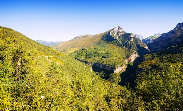 Paisaje de las montañas de los Pirineos. Huesca