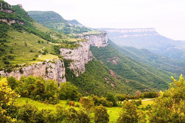 Paisaje de las montañas rocosas. Collsacabra