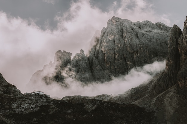 Foto gratuita paisaje de las montañas rocosas