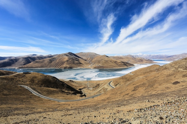 Paisaje con montañas