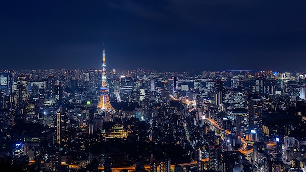 Paisaje nocturno de Tokio, Japón.