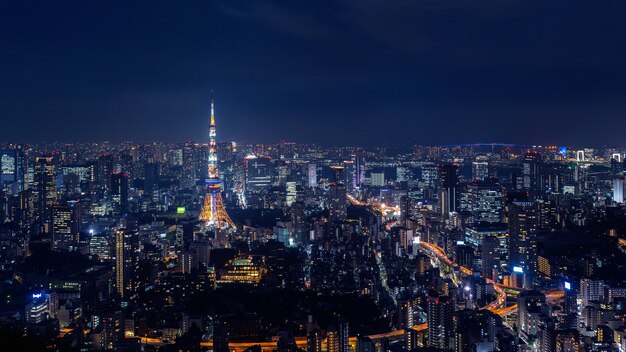 Paisaje nocturno de Tokio, Japón.