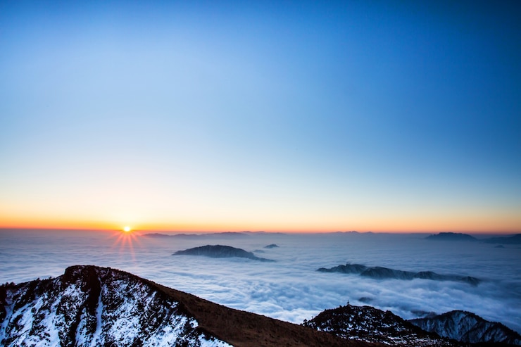 Foto gratuito paisaje nublado