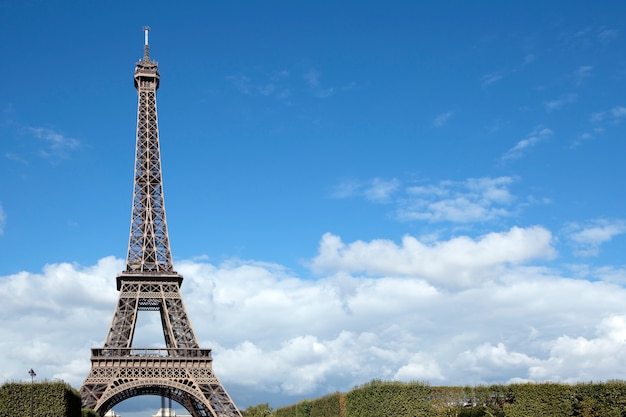 Paisaje con la torre Eiffel