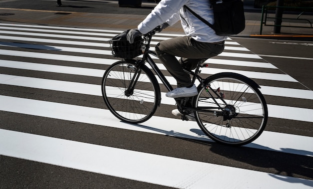 Paisaje urbano de la ciudad de tokio con paso de peatones.