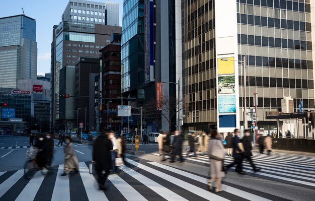 Paisaje urbano de la ciudad de tokio con paso de peatones.