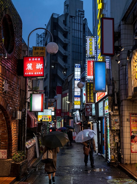 Paisaje urbano de japón de noche