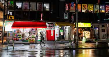 Foto gratuita paisaje urbano lluvioso japón