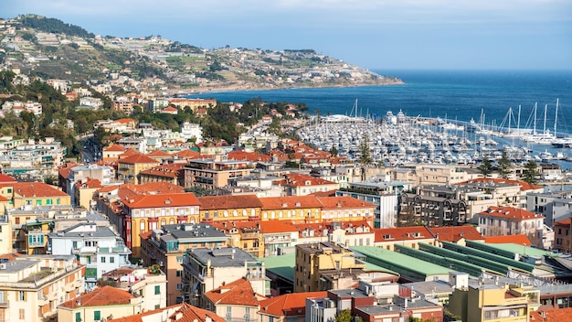 Foto gratuita paisaje urbano de sanremo italia