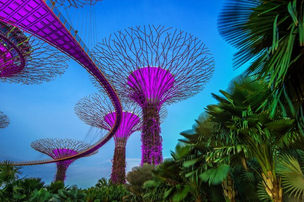 Paisaje urbano de Singapur por la noche en Singapur.