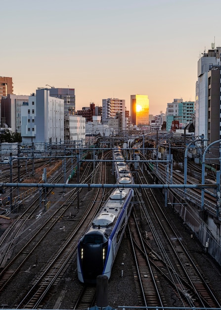 Paisaje urbano de tren de japón