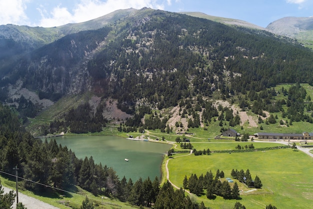 Paisaje de viaje de naturaleza con agua.