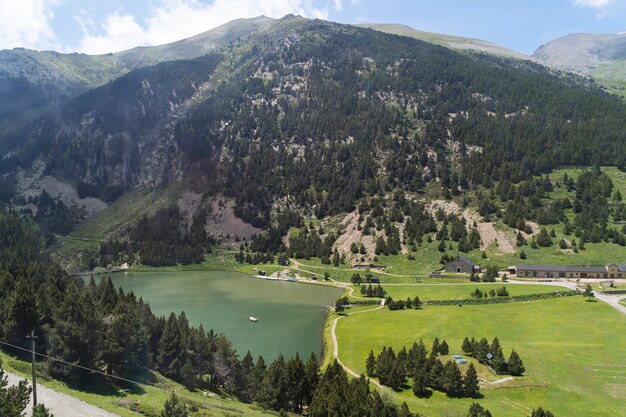 Paisaje de viaje de naturaleza con agua.