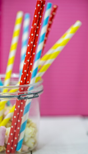 pajitas de colores para bebidas