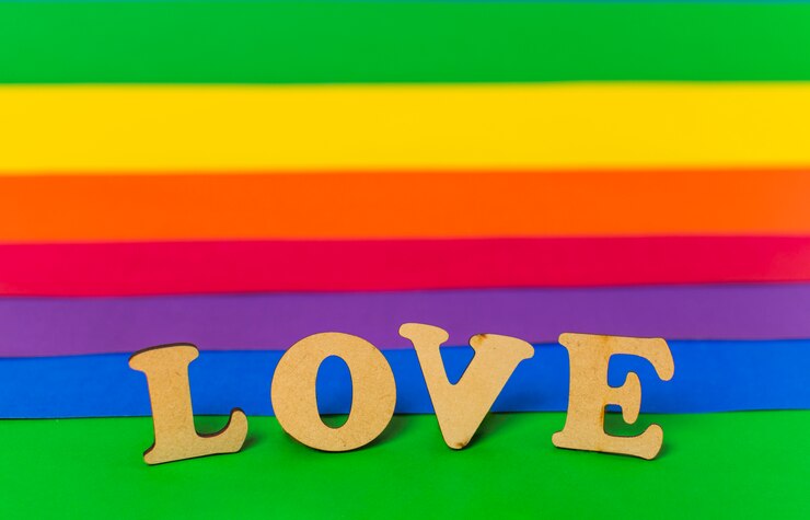 Foto gratuito palabra de amor y bandera lgbt