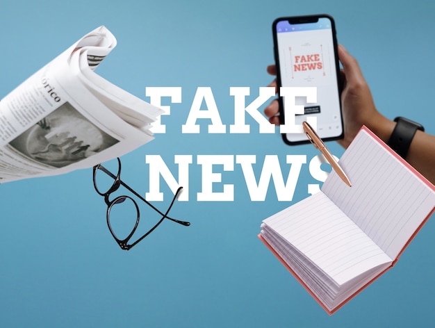 Palabras de noticias falsas rodeadas de instrumentos utilizados por los medios para informar a la gente