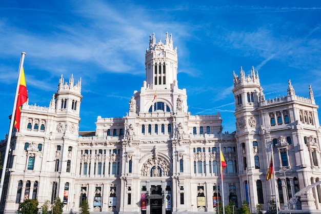 El Palacio de Cibeles es el más destacado de los edificios de la Plaza de Cibeles en Madrid, España