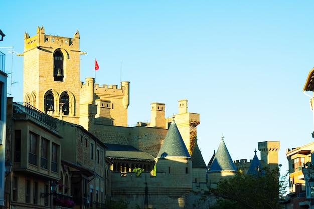 Foto gratuita palacio real de olite en la noche de verano