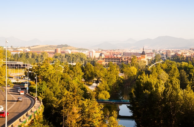 Pamplona en la mañana soleada