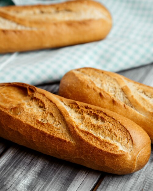 pan de bastón con corteza crujiente