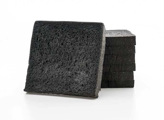 pan de carbón en blanco