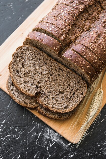 Pan de centeno, en, tabla de cortar