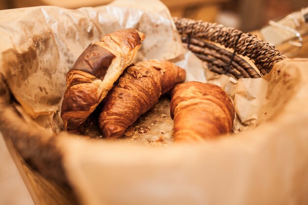 Pan croissant vista superior desayuno