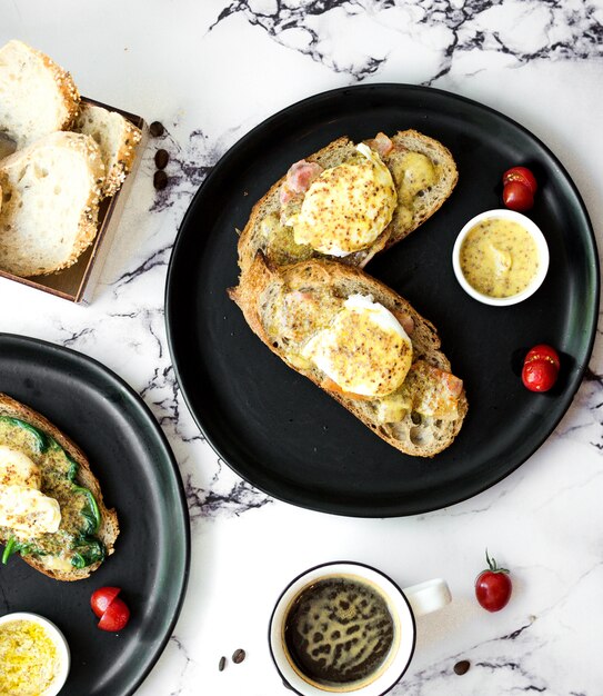 Pan frito con relleno mixto y café