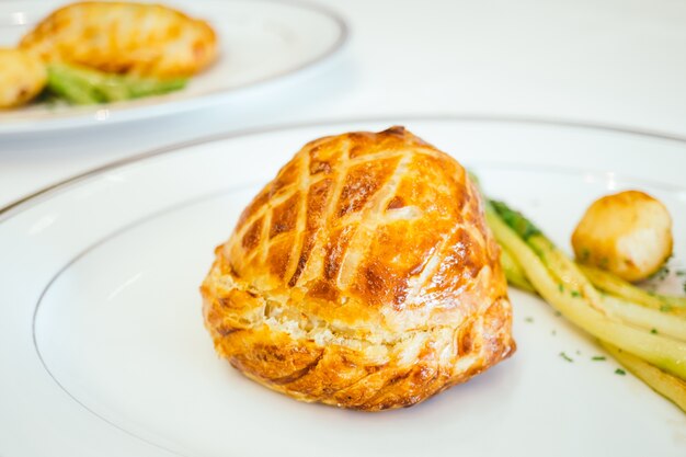 Pan de pastel de pollo con verduras