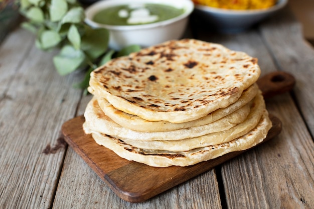 Pan de primer plano cocinado al estilo indio