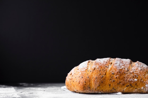 Pan de primer plano con semillas