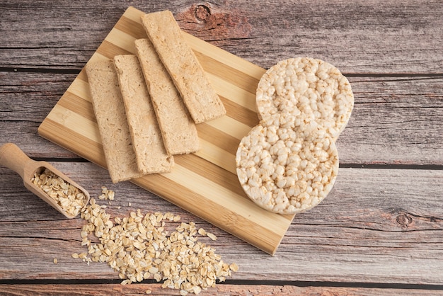 Panes de galletas dietéticos y granos de avena