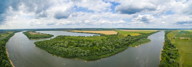 Foto gratuita panorama del río oka