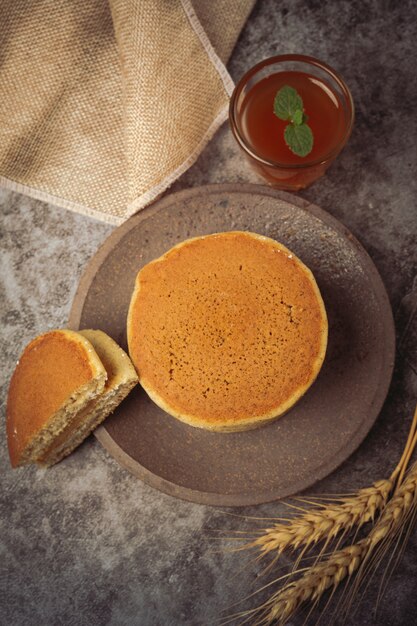 Panqueques de Dorayaki rellenos de vainilla Comida japonesa.