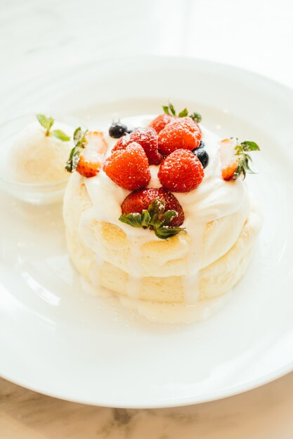 Panqueques Con Helado De Fresa