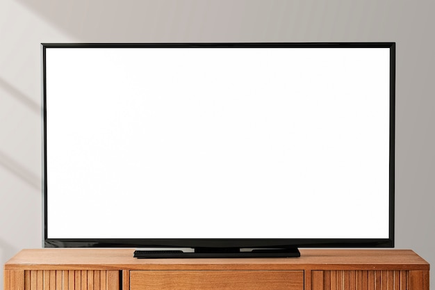 Pantalla de Smart TV con espacio de copia en una mesa de madera