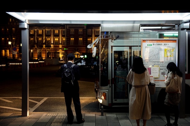 Pantalla de visualización de información de pasajeros del sistema de metro japonés