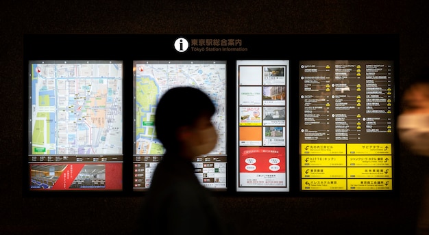 Pantalla de visualización de información de pasajeros del sistema de metro japonés