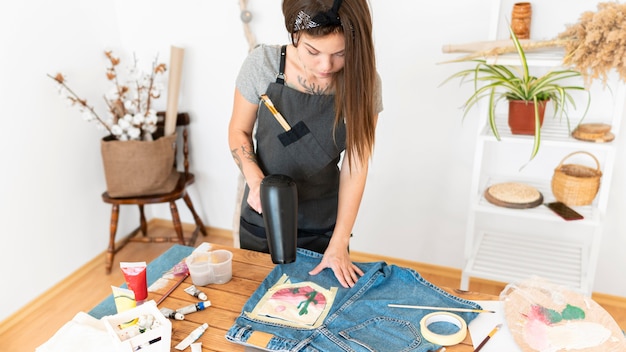 Pantalones cortos de secado medio de mujer de tiro medio