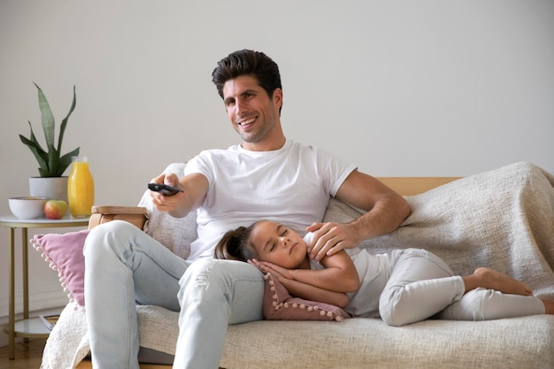 Papá pasando tiempo con su hija