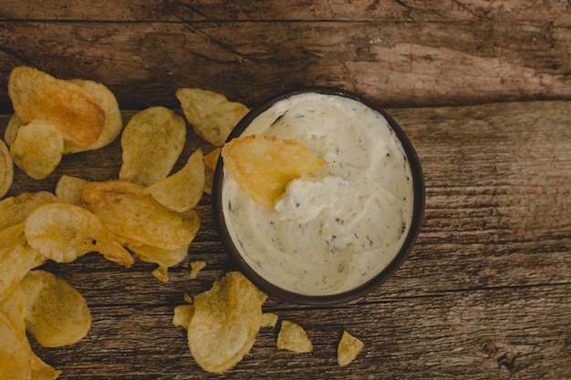 Papas fritas en la mesa