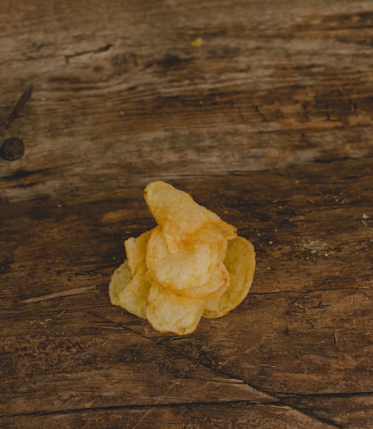 Foto gratuita papas fritas en la mesa