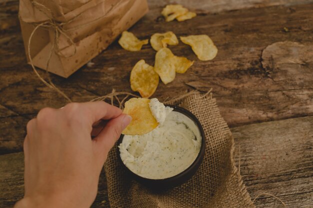 Papas fritas en la mesa