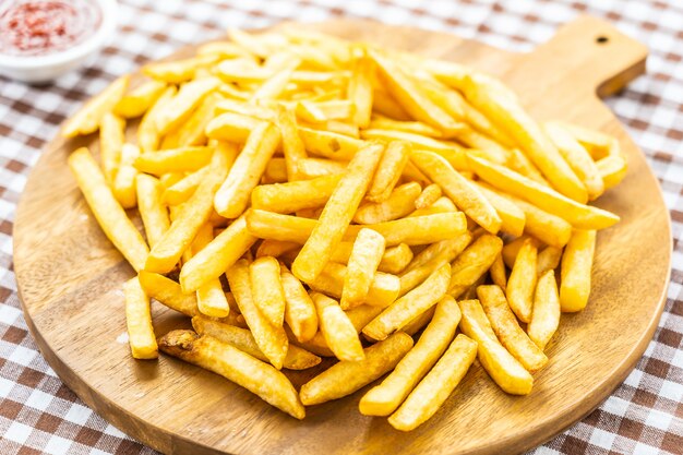 Papas fritas con salsa de tomate o salsa de tomate