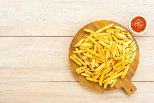 Papas fritas con salsa de tomate o salsa de tomate