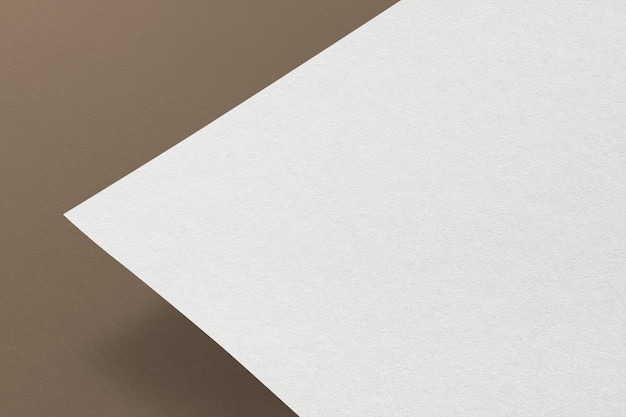 Papel blanco en blanco, desarrollo de la marca para material de oficina empresarial con espacio de diseño