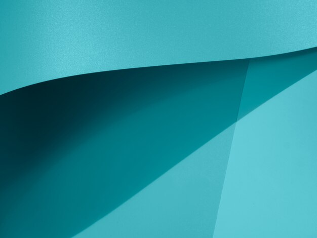 Papel monocromo curvado abstracto azul primer plano