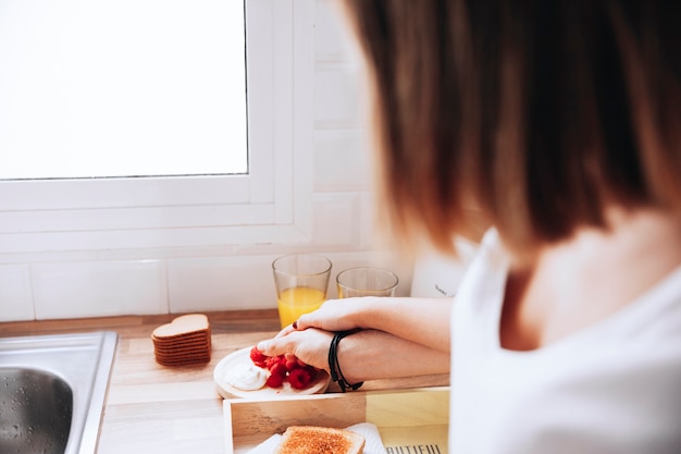 Par comer frambuesas para el desayuno