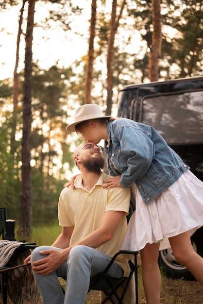 Foto gratuita par disfrutar de tiempo en camping