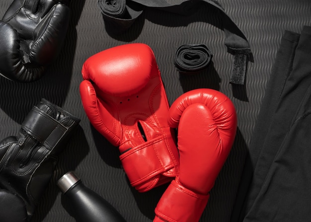 Foto gratuita par de guantes para deporte de boxeo.